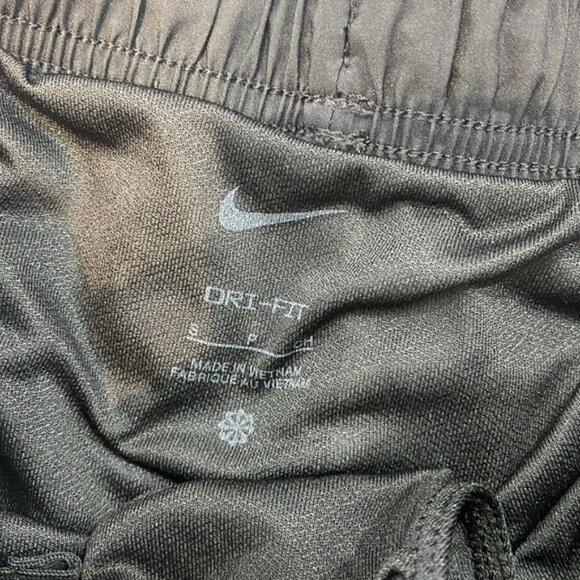 Nike Women's Dri-FIT Tempo Printed Running Shorts - Picture 10 of 10